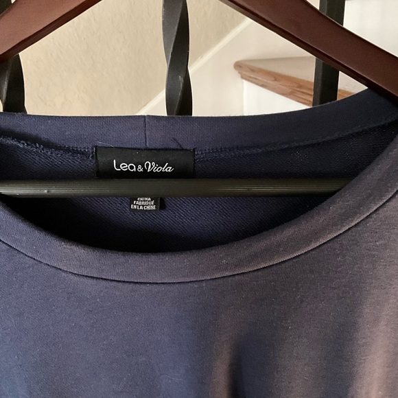 sweatshirt with pleated bottom - Picture 3 of 4